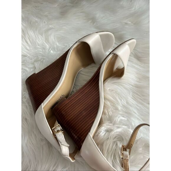 Michael Kors Women’s Cream Leather Open Toe Wedge Sandals Size: 7M - Picture 5 of 6